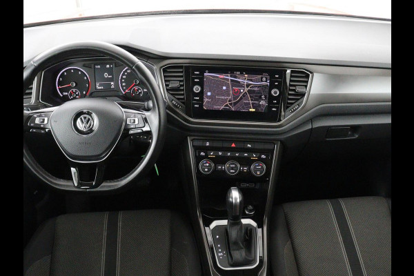 Volkswagen T-Roc 1.5 TSI Style Business | Trekhaak | Stoelverwarming | Camera | Carplay | Adaptive cruise | Navigatie | Parkeerhulp | DAB | Bluetooth | Climate control