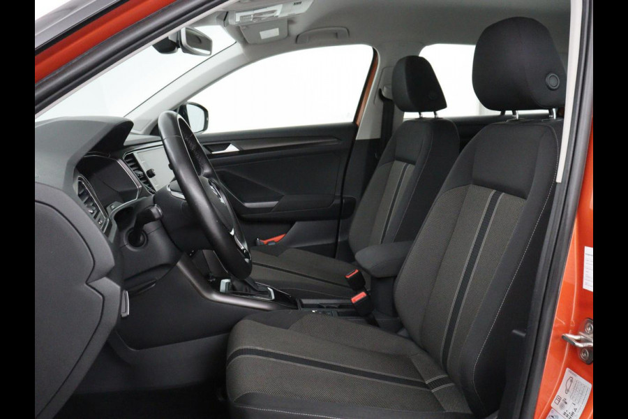 Volkswagen T-Roc 1.5 TSI Style Business | Trekhaak | Stoelverwarming | Camera | Carplay | Adaptive cruise | Navigatie | Parkeerhulp | DAB | Bluetooth | Climate control