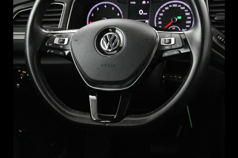Volkswagen T-Roc 1.5 TSI Style Business | Trekhaak | Stoelverwarming | Camera | Carplay | Adaptive cruise | Navigatie | Parkeerhulp | DAB | Bluetooth | Climate control