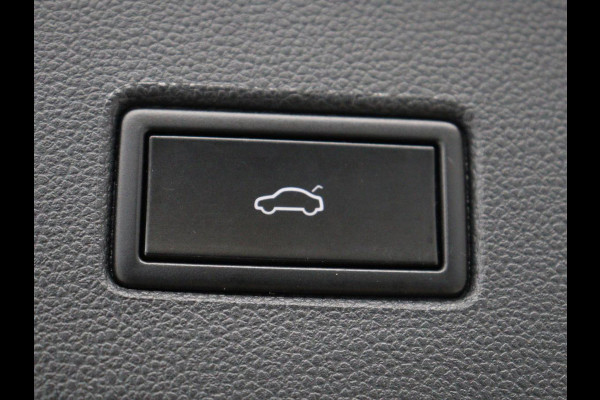 Volkswagen T-Roc 1.5 TSI Style Business | Trekhaak | Stoelverwarming | Camera | Carplay | Adaptive cruise | Navigatie | Parkeerhulp | DAB | Bluetooth | Climate control