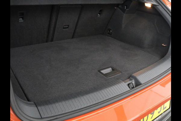 Volkswagen T-Roc 1.5 TSI Style Business | Trekhaak | Stoelverwarming | Camera | Carplay | Adaptive cruise | Navigatie | Parkeerhulp | DAB | Bluetooth | Climate control