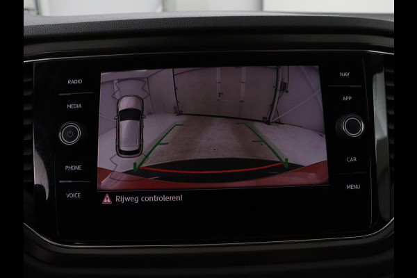 Volkswagen T-Roc 1.5 TSI Style Business | Trekhaak | Stoelverwarming | Camera | Carplay | Adaptive cruise | Navigatie | Parkeerhulp | DAB | Bluetooth | Climate control