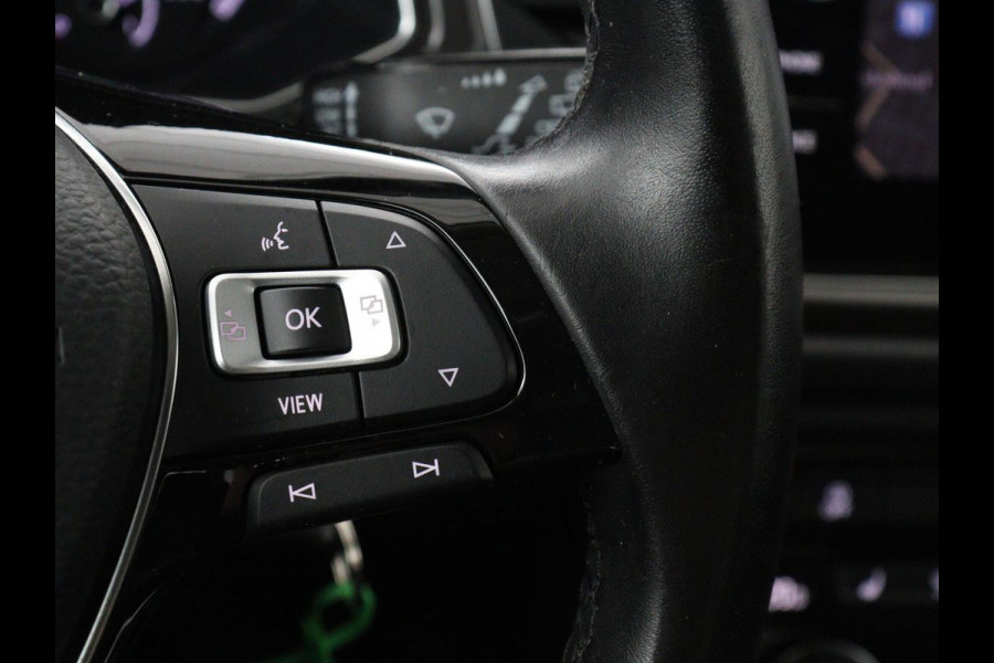 Volkswagen T-Roc 1.5 TSI Style Business | Trekhaak | Stoelverwarming | Camera | Carplay | Adaptive cruise | Navigatie | Parkeerhulp | DAB | Bluetooth | Climate control