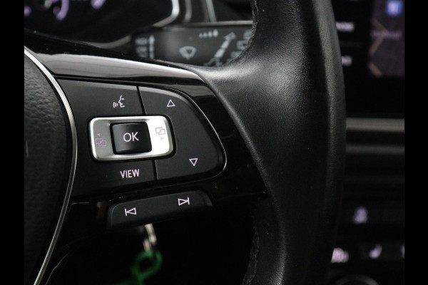 Volkswagen T-Roc 1.5 TSI Style Business | Trekhaak | Stoelverwarming | Camera | Carplay | Adaptive cruise | Navigatie | Parkeerhulp | DAB | Bluetooth | Climate control