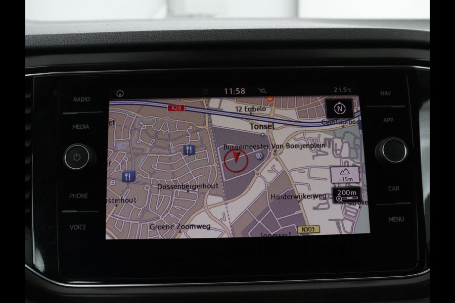 Volkswagen T-Roc 1.5 TSI Style Business | Trekhaak | Stoelverwarming | Camera | Carplay | Adaptive cruise | Navigatie | Parkeerhulp | DAB | Bluetooth | Climate control