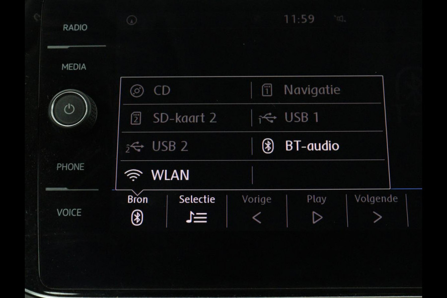 Volkswagen T-Roc 1.5 TSI Style Business | Trekhaak | Stoelverwarming | Camera | Carplay | Adaptive cruise | Navigatie | Parkeerhulp | DAB | Bluetooth | Climate control