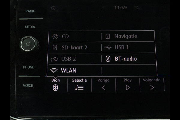 Volkswagen T-Roc 1.5 TSI Style Business | Trekhaak | Stoelverwarming | Camera | Carplay | Adaptive cruise | Navigatie | Parkeerhulp | DAB | Bluetooth | Climate control