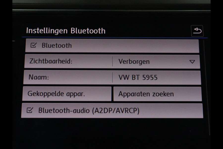 Volkswagen T-Roc 1.5 TSI Style Business | Trekhaak | Stoelverwarming | Camera | Carplay | Adaptive cruise | Navigatie | Parkeerhulp | DAB | Bluetooth | Climate control