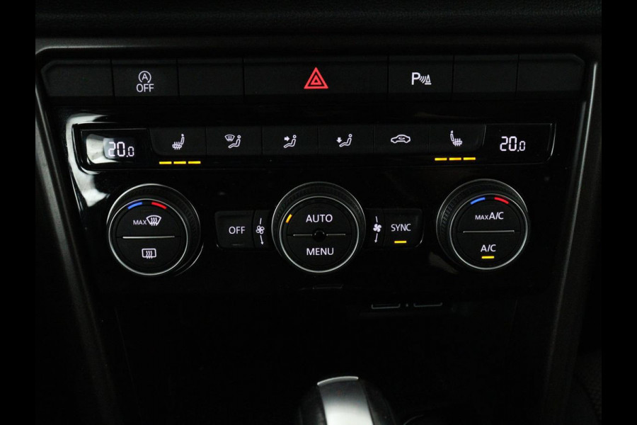 Volkswagen T-Roc 1.5 TSI Style Business | Trekhaak | Stoelverwarming | Camera | Carplay | Adaptive cruise | Navigatie | Parkeerhulp | DAB | Bluetooth | Climate control