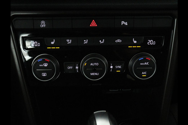 Volkswagen T-Roc 1.5 TSI Style Business | Trekhaak | Stoelverwarming | Camera | Carplay | Adaptive cruise | Navigatie | Parkeerhulp | DAB | Bluetooth | Climate control