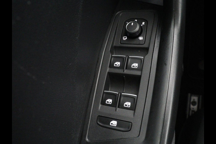 Volkswagen T-Roc 1.5 TSI Style Business | Trekhaak | Stoelverwarming | Camera | Carplay | Adaptive cruise | Navigatie | Parkeerhulp | DAB | Bluetooth | Climate control