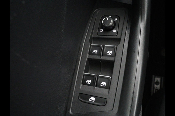 Volkswagen T-Roc 1.5 TSI Style Business | Trekhaak | Stoelverwarming | Camera | Carplay | Adaptive cruise | Navigatie | Parkeerhulp | DAB | Bluetooth | Climate control