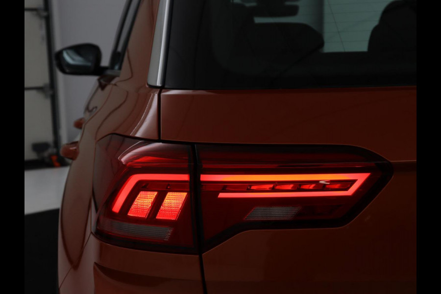 Volkswagen T-Roc 1.5 TSI Style Business | Trekhaak | Stoelverwarming | Camera | Carplay | Adaptive cruise | Navigatie | Parkeerhulp | DAB | Bluetooth | Climate control