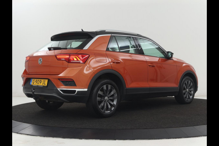 Volkswagen T-Roc 1.5 TSI Style Business | Trekhaak | Stoelverwarming | Camera | Carplay | Adaptive cruise | Navigatie | Parkeerhulp | DAB | Bluetooth | Climate control