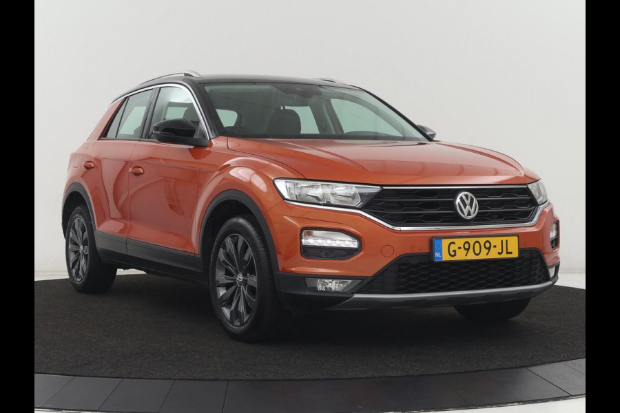 Volkswagen T-Roc 1.5 TSI Style Business | Trekhaak | Stoelverwarming | Camera | Carplay | Adaptive cruise | Navigatie | Parkeerhulp | DAB | Bluetooth | Climate control