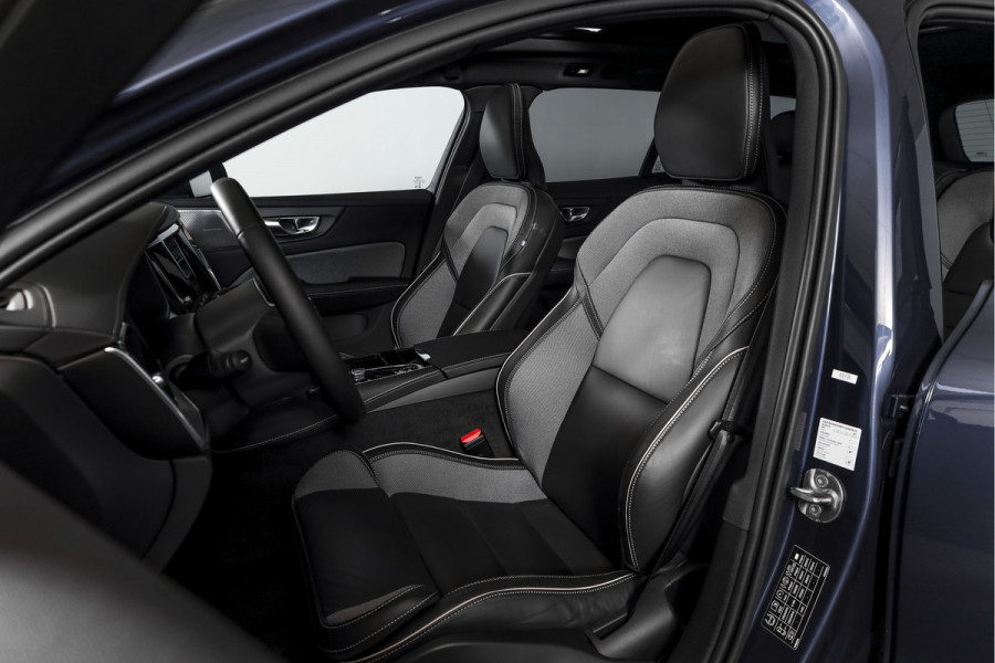 Volvo V60 2.0 T6 Plug-in hybrid AWD Ultra Dark | S/K-Panodak | Dig. Cockpit | Adapt. Cruise | Stoel-+Stuurverw. | PDC | 360 Camera | NAV + App. Connect | ECC | Elek. Klep | LM 19" | 8823