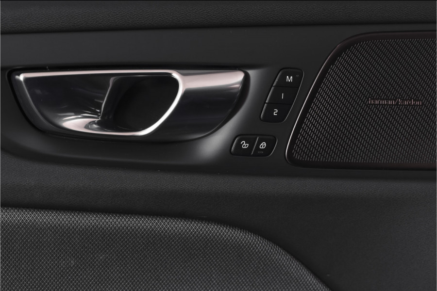 Volvo V60 2.0 T6 Plug-in hybrid AWD Ultra Dark | S/K-Panodak | Dig. Cockpit | Adapt. Cruise | Stoel-+Stuurverw. | PDC | 360 Camera | NAV + App. Connect | ECC | Elek. Klep | LM 19" | 8823
