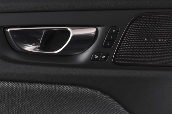 Volvo V60 2.0 T6 Plug-in hybrid AWD Ultra Dark | S/K-Panodak | Dig. Cockpit | Adapt. Cruise | Stoel-+Stuurverw. | PDC | 360 Camera | NAV + App. Connect | ECC | Elek. Klep | LM 19" | 8823
