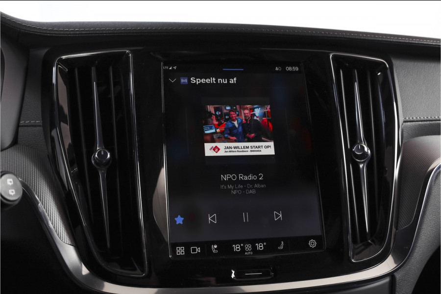 Volvo V60 2.0 T6 Plug-in hybrid AWD Ultra Dark | S/K-Panodak | Dig. Cockpit | Adapt. Cruise | Stoel-+Stuurverw. | PDC | 360 Camera | NAV + App. Connect | ECC | Elek. Klep | LM 19" | 8823