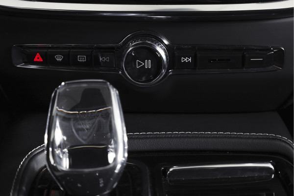 Volvo V60 2.0 T6 Plug-in hybrid AWD Ultra Dark | S/K-Panodak | Dig. Cockpit | Adapt. Cruise | Stoel-+Stuurverw. | PDC | 360 Camera | NAV + App. Connect | ECC | Elek. Klep | LM 19" | 8823
