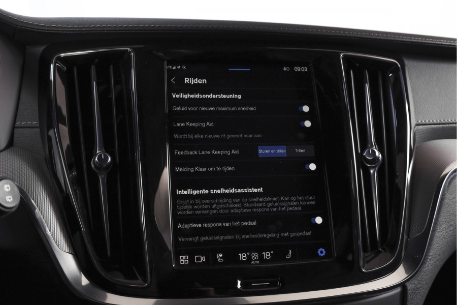 Volvo V60 2.0 T6 Plug-in hybrid AWD Ultra Dark | S/K-Panodak | Dig. Cockpit | Adapt. Cruise | Stoel-+Stuurverw. | PDC | 360 Camera | NAV + App. Connect | ECC | Elek. Klep | LM 19" | 8823