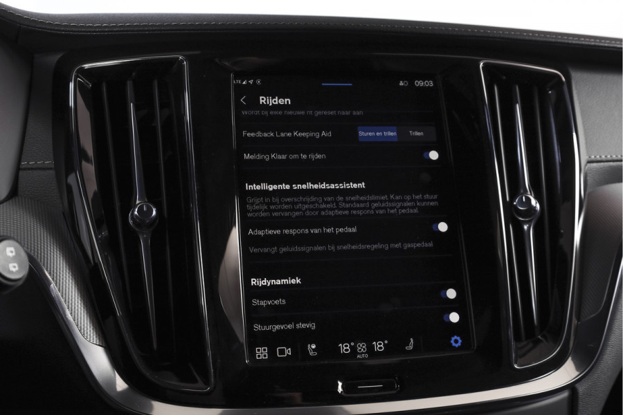 Volvo V60 2.0 T6 Plug-in hybrid AWD Ultra Dark | S/K-Panodak | Dig. Cockpit | Adapt. Cruise | Stoel-+Stuurverw. | PDC | 360 Camera | NAV + App. Connect | ECC | Elek. Klep | LM 19" | 8823