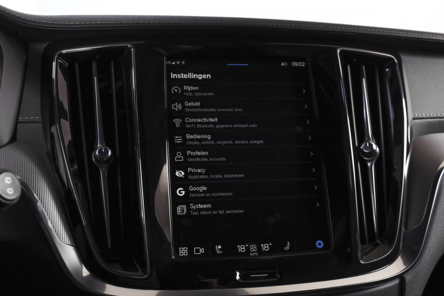 Volvo V60 2.0 T6 Plug-in hybrid AWD Ultra Dark | S/K-Panodak | Dig. Cockpit | Adapt. Cruise | Stoel-+Stuurverw. | PDC | 360 Camera | NAV + App. Connect | ECC | Elek. Klep | LM 19" | 8823