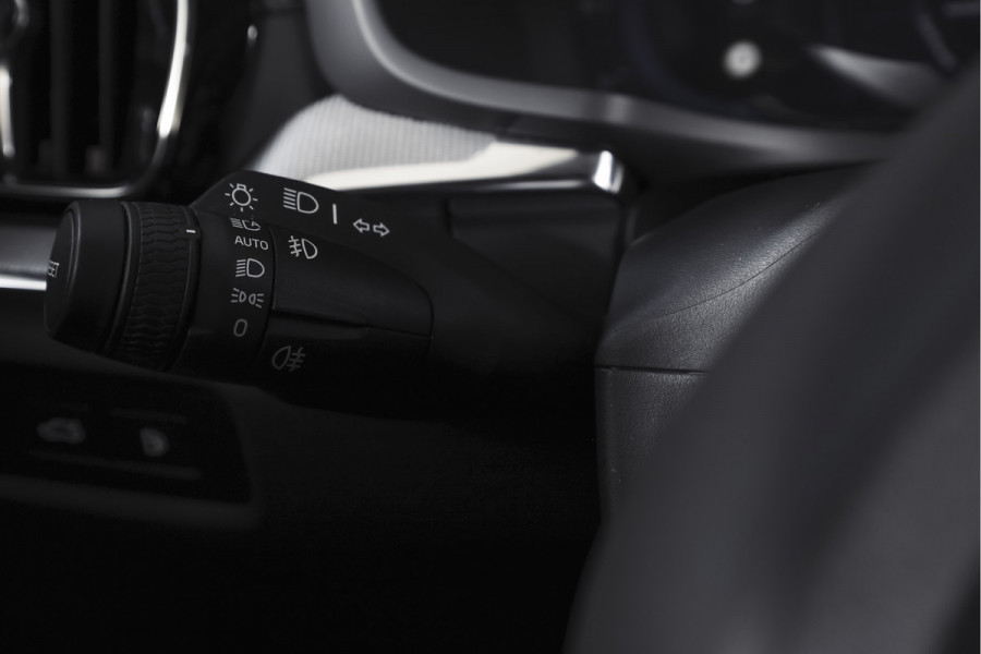 Volvo V60 2.0 T6 Plug-in hybrid AWD Ultra Dark | S/K-Panodak | Dig. Cockpit | Adapt. Cruise | Stoel-+Stuurverw. | PDC | 360 Camera | NAV + App. Connect | ECC | Elek. Klep | LM 19" | 8823