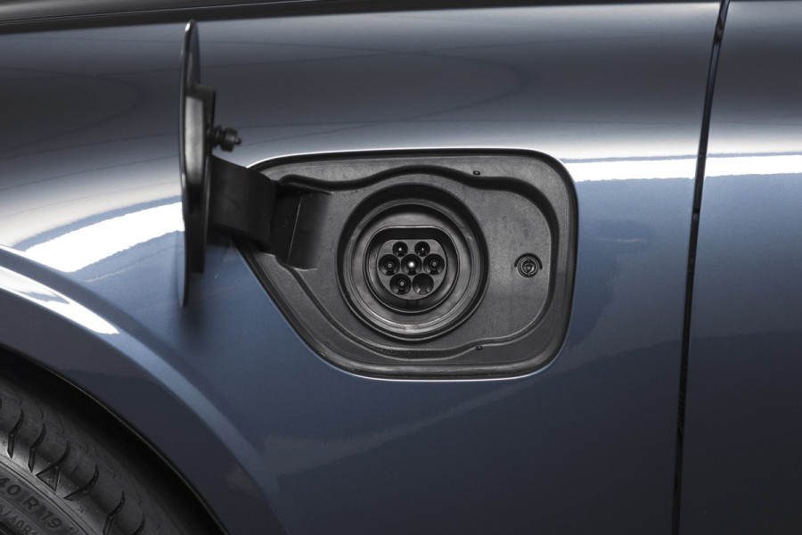 Volvo V60 2.0 T6 Plug-in hybrid AWD Ultra Dark | S/K-Panodak | Dig. Cockpit | Adapt. Cruise | Stoel-+Stuurverw. | PDC | 360 Camera | NAV + App. Connect | ECC | Elek. Klep | LM 19" | 8823