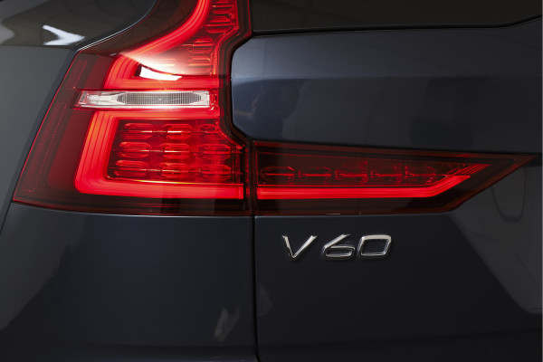 Volvo V60 2.0 T6 Plug-in hybrid AWD Ultra Dark | S/K-Panodak | Dig. Cockpit | Adapt. Cruise | Stoel-+Stuurverw. | PDC | 360 Camera | NAV + App. Connect | ECC | Elek. Klep | LM 19" | 8823