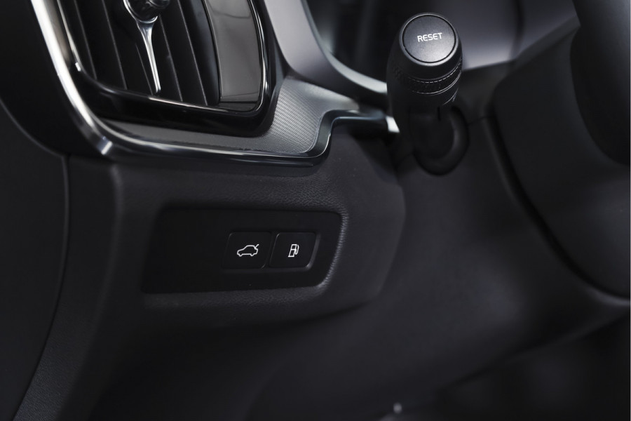 Volvo V60 2.0 T6 Plug-in hybrid AWD Ultra Dark | S/K-Panodak | Dig. Cockpit | Adapt. Cruise | Stoel-+Stuurverw. | PDC | 360 Camera | NAV + App. Connect | ECC | Elek. Klep | LM 19" | 8823