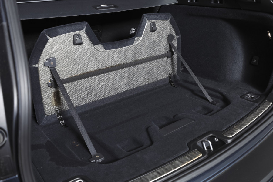 Volvo V60 2.0 T6 Plug-in hybrid AWD Ultra Dark | S/K-Panodak | Dig. Cockpit | Adapt. Cruise | Stoel-+Stuurverw. | PDC | 360 Camera | NAV + App. Connect | ECC | Elek. Klep | LM 19" | 8823