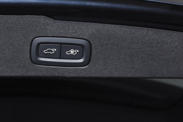 Volvo V60 2.0 T6 Plug-in hybrid AWD Ultra Dark | S/K-Panodak | Dig. Cockpit | Adapt. Cruise | Stoel-+Stuurverw. | PDC | 360 Camera | NAV + App. Connect | ECC | Elek. Klep | LM 19" | 8823