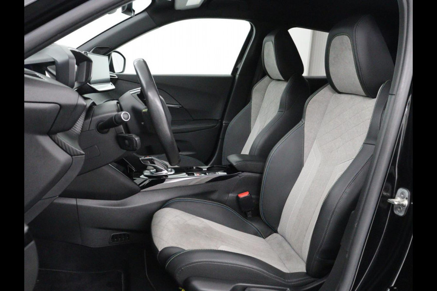 Peugeot e-2008 EV GT Pack 50 kWh | SOH 91,8% | Stoelverwarming | Adaptive cruise | Leder/Alcantara | Carplay | Keyless | Sfeerverlichting | Camera | Navigatie | Parkeerhulp | Full LED | Bluetooth