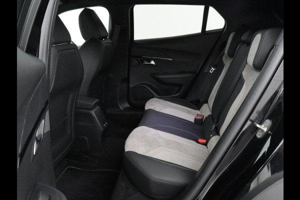Peugeot e-2008 EV GT Pack 50 kWh | SOH 91,8% | Stoelverwarming | Adaptive cruise | Leder/Alcantara | Carplay | Keyless | Sfeerverlichting | Camera | Navigatie | Parkeerhulp | Full LED | Bluetooth