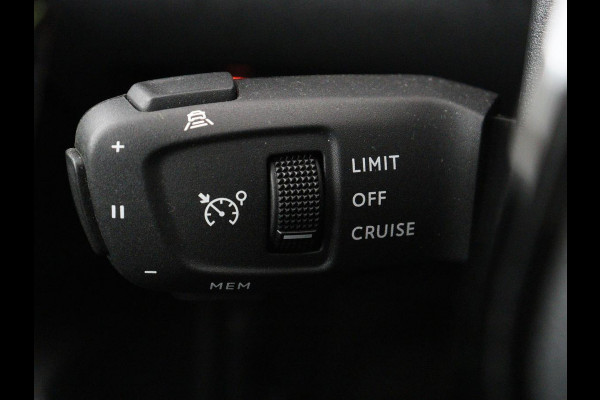 Peugeot e-2008 EV GT Pack 50 kWh | SOH 91,8% | Stoelverwarming | Adaptive cruise | Leder/Alcantara | Carplay | Keyless | Sfeerverlichting | Camera | Navigatie | Parkeerhulp | Full LED | Bluetooth
