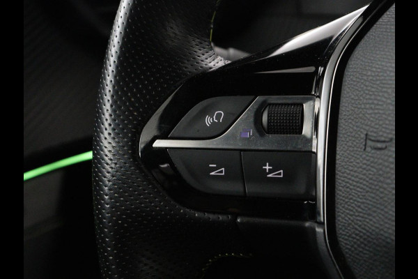 Peugeot e-2008 EV GT Pack 50 kWh | SOH 91,8% | Stoelverwarming | Adaptive cruise | Leder/Alcantara | Carplay | Keyless | Sfeerverlichting | Camera | Navigatie | Parkeerhulp | Full LED | Bluetooth