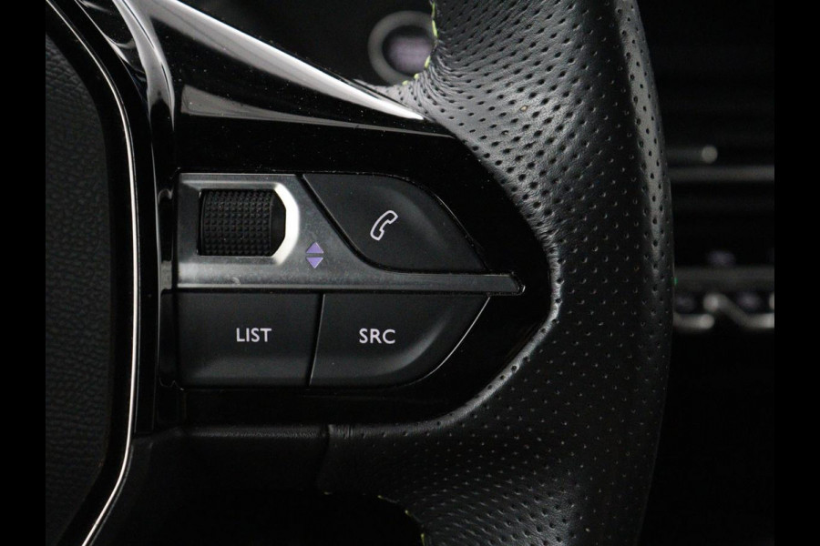 Peugeot e-2008 EV GT Pack 50 kWh | SOH 91,8% | Stoelverwarming | Adaptive cruise | Leder/Alcantara | Carplay | Keyless | Sfeerverlichting | Camera | Navigatie | Parkeerhulp | Full LED | Bluetooth