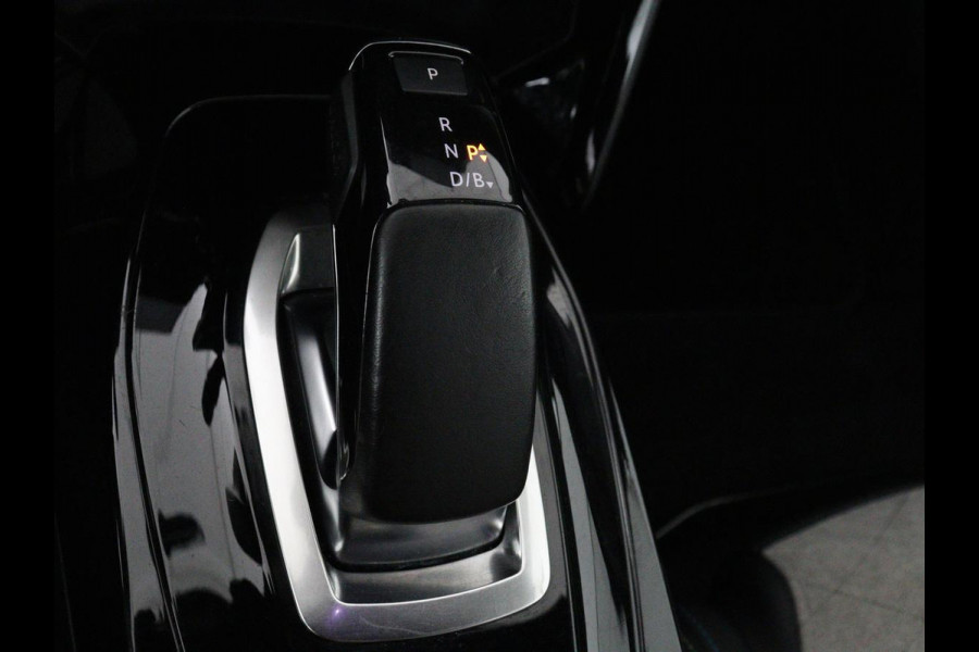 Peugeot e-2008 EV GT Pack 50 kWh | SOH 91,8% | Stoelverwarming | Adaptive cruise | Leder/Alcantara | Carplay | Keyless | Sfeerverlichting | Camera | Navigatie | Parkeerhulp | Full LED | Bluetooth