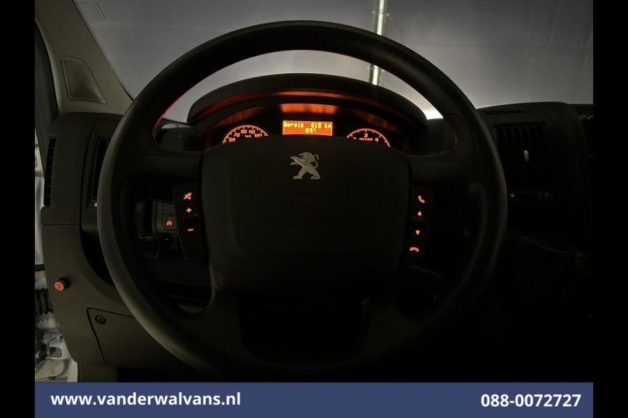 Peugeot Boxer 2.2 BlueHDi 141pk Bakwagen 436cm Lang Laadklep Euro6 Airco | 1055kg laadvermogen | Camera Cruisecontrol, Bijrijdersbank.