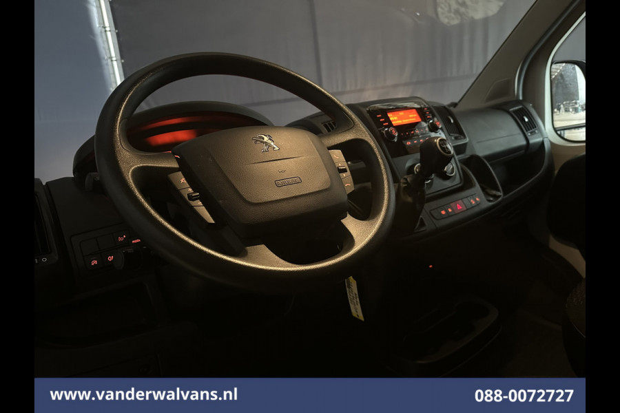 Peugeot Boxer 2.2 BlueHDi 141pk Bakwagen 436cm Lang Laadklep Euro6 Airco | 1055kg laadvermogen | Camera Cruisecontrol, Bijrijdersbank.