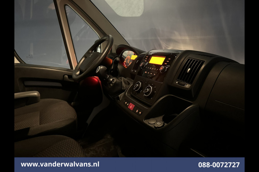 Peugeot Boxer 2.2 BlueHDi 141pk Bakwagen 436cm Lang Laadklep Euro6 Airco | 1055kg laadvermogen | Camera Cruisecontrol, Bijrijdersbank.