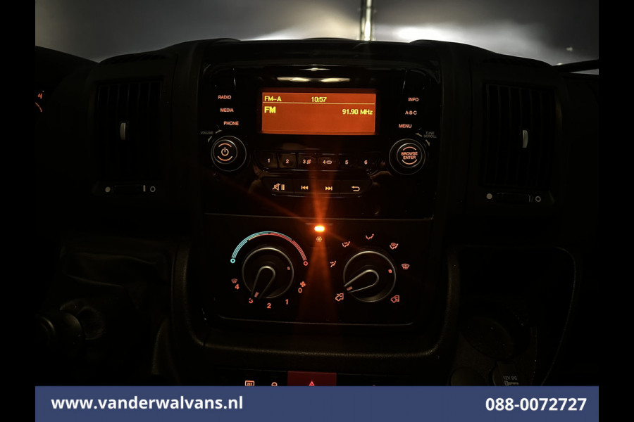 Peugeot Boxer 2.2 BlueHDi 141pk Bakwagen 436cm Lang Laadklep Euro6 Airco | 1055kg laadvermogen | Camera Cruisecontrol, Bijrijdersbank.