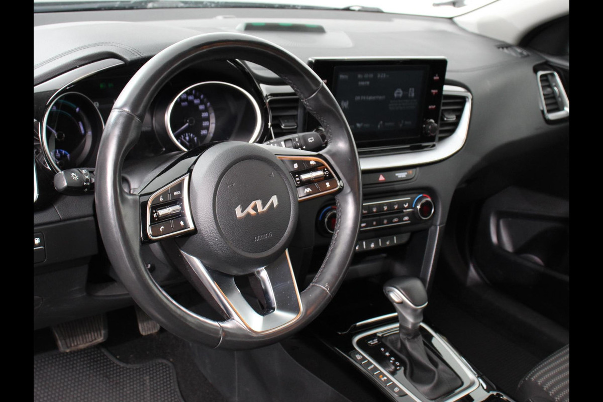 Kia Ceed Sportswagon 1.6 GDI PHEV DynamicLine Automaat Climate control Keyless Cruise control LED Parkeersensoren achter Camera Stuur verwarming Stoel verwarming Apple Carplay/ Andriod Auto