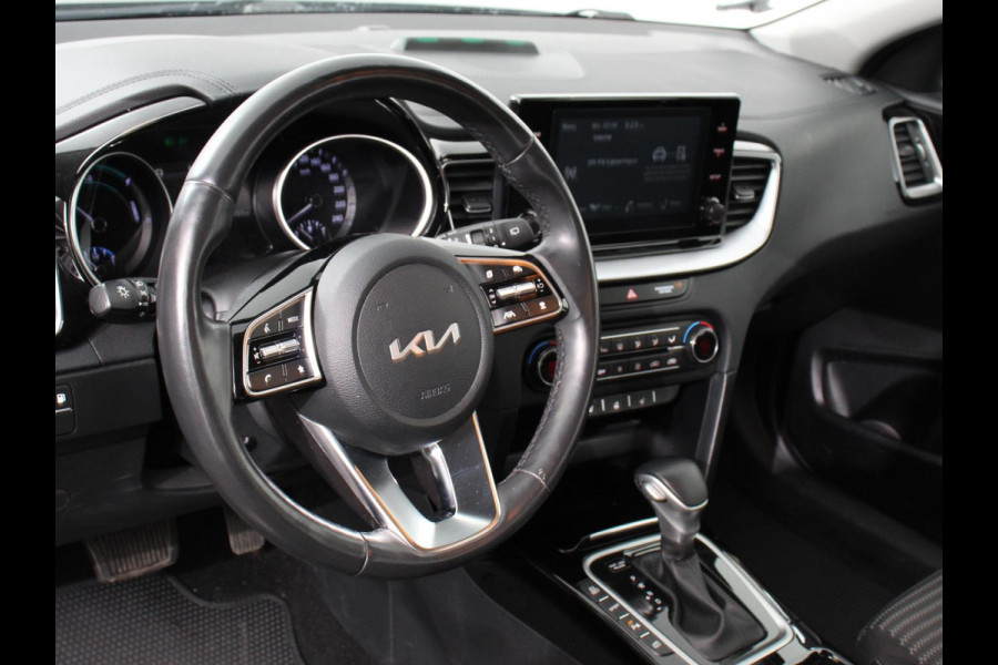 Kia Ceed Sportswagon 1.6 GDI PHEV DynamicLine Automaat Climate control Keyless Cruise control LED Parkeersensoren achter Camera Stuur verwarming Stoel verwarming Apple Carplay/ Andriod Auto