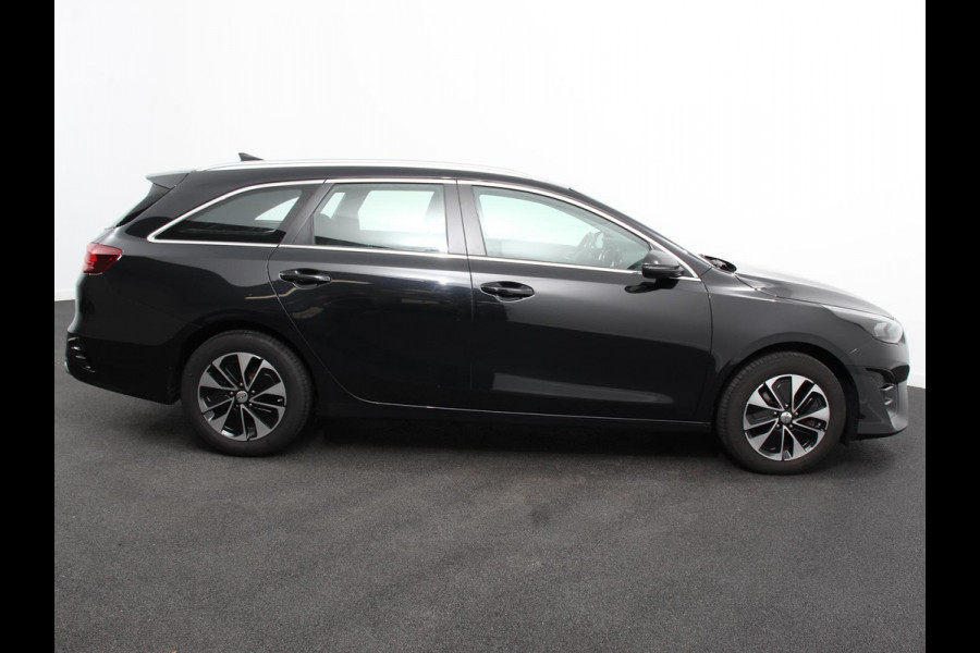 Kia Ceed Sportswagon 1.6 GDI PHEV DynamicLine Automaat Climate control Keyless Cruise control LED Parkeersensoren achter Camera Stuur verwarming Stoel verwarming Apple Carplay/ Andriod Auto
