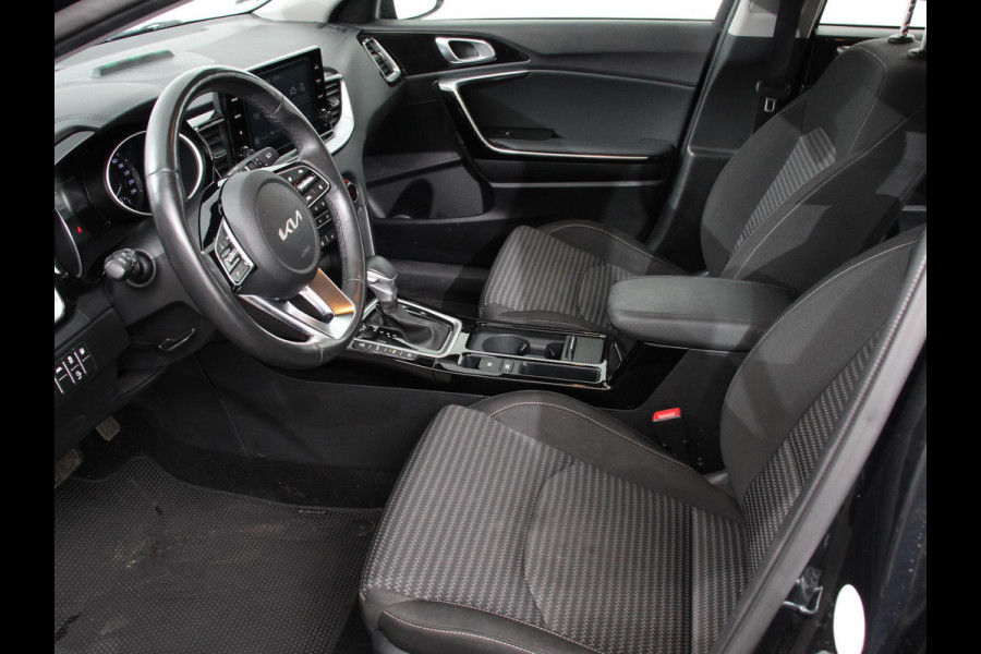 Kia Ceed Sportswagon 1.6 GDI PHEV DynamicLine Automaat Climate control Keyless Cruise control LED Parkeersensoren achter Camera Stuur verwarming Stoel verwarming Apple Carplay/ Andriod Auto