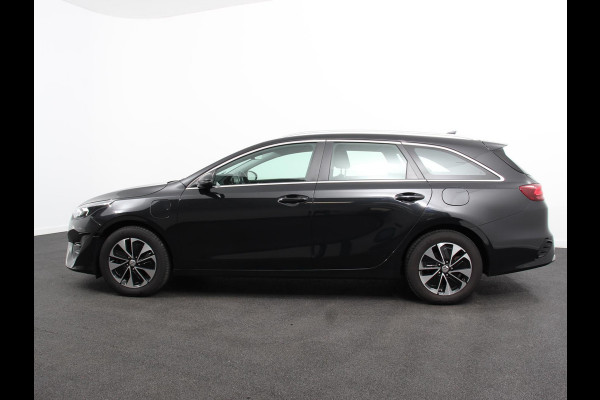 Kia Ceed Sportswagon 1.6 GDI PHEV DynamicLine Automaat Climate control Keyless Cruise control LED Parkeersensoren achter Camera Stuur verwarming Stoel verwarming Apple Carplay/ Andriod Auto