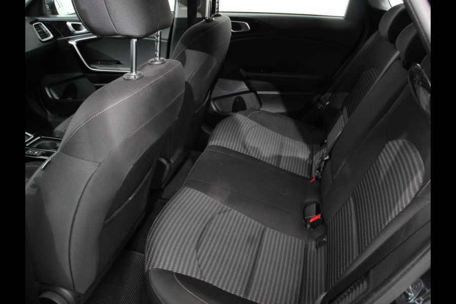 Kia Ceed Sportswagon 1.6 GDI PHEV DynamicLine Automaat Climate control Keyless Cruise control LED Parkeersensoren achter Camera Stuur verwarming Stoel verwarming Apple Carplay/ Andriod Auto