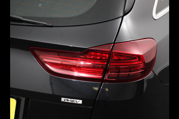 Kia Ceed Sportswagon 1.6 GDI PHEV DynamicLine Automaat Climate control Keyless Cruise control LED Parkeersensoren achter Camera Stuur verwarming Stoel verwarming Apple Carplay/ Andriod Auto